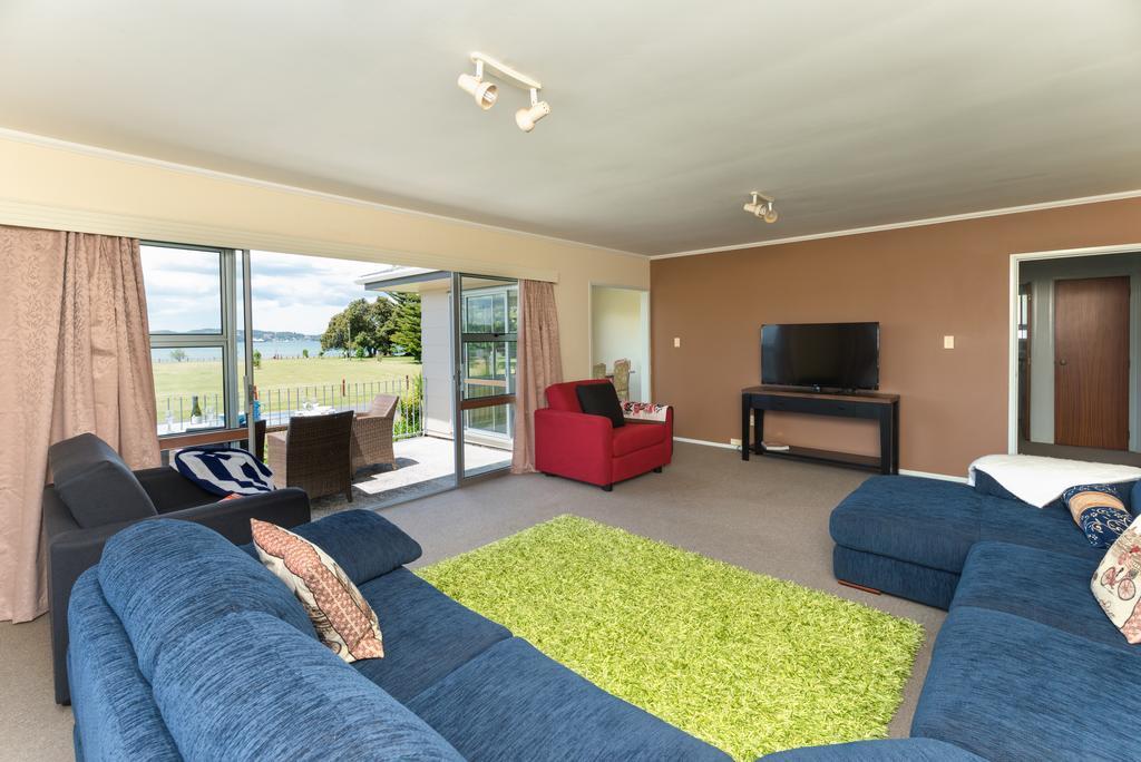 Waitangi Beach House Номер фото